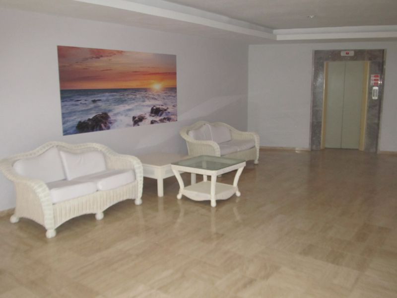 The "inner elevator" between the 3300 and the 3400 wings